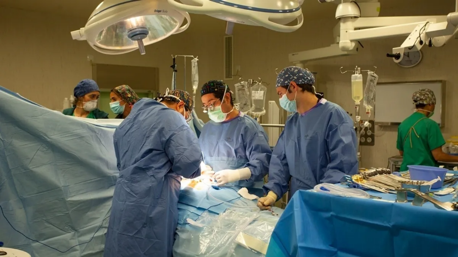 Trasplantan por primera vez en España dos corazones en asistolia